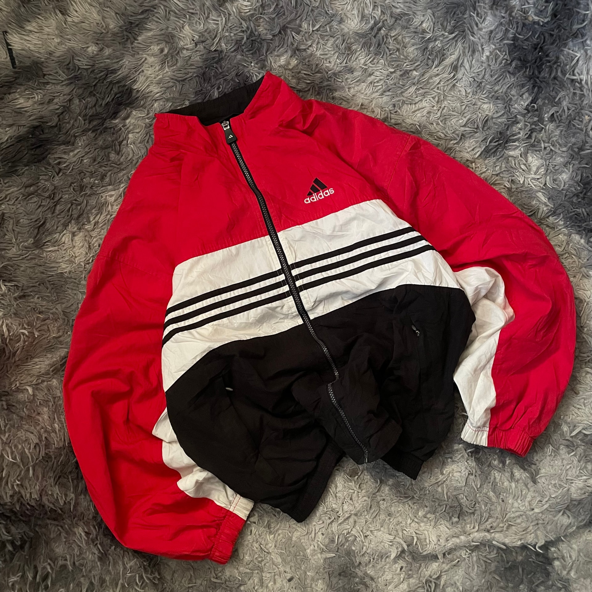 Cortavientos Adidas red vin 