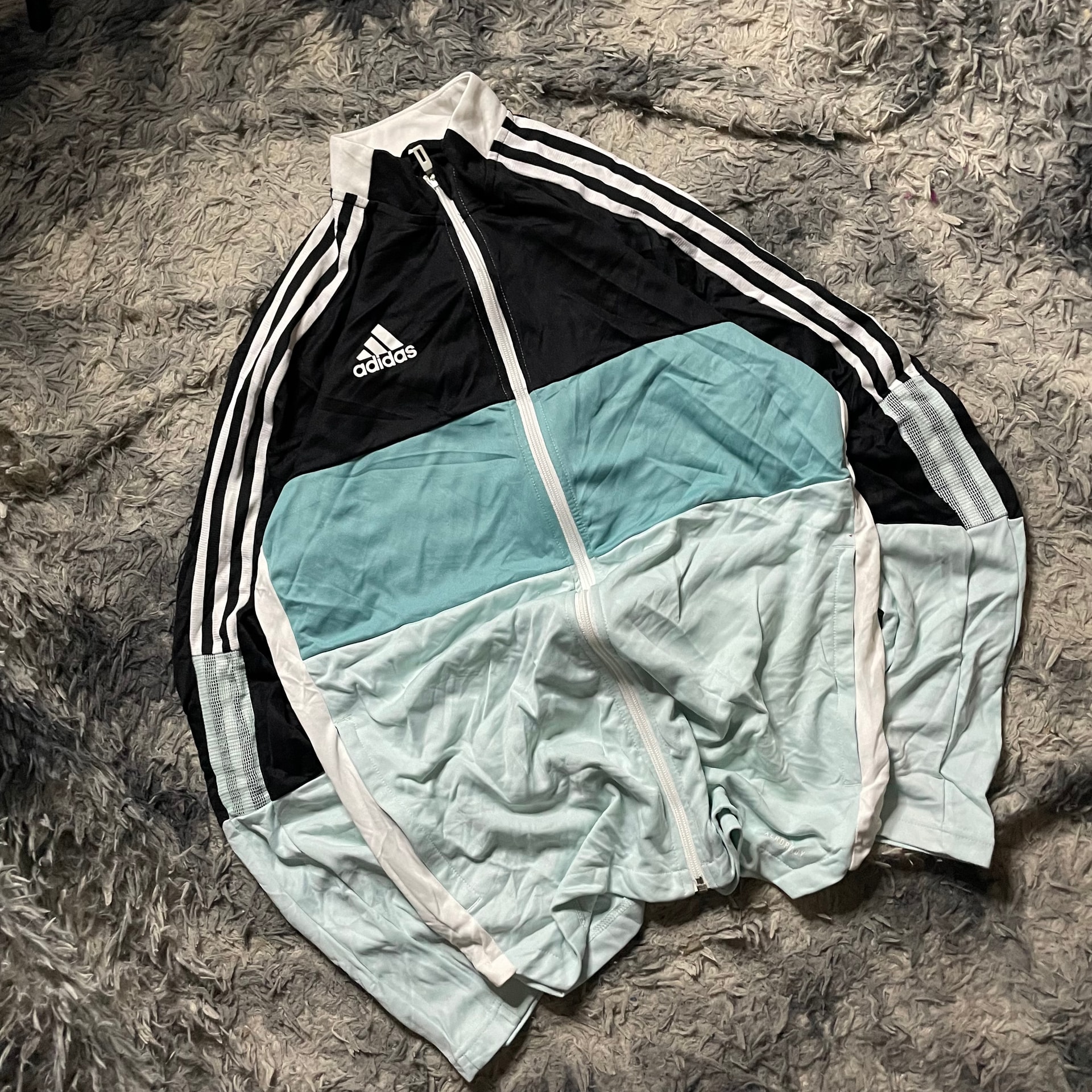 Full zip Adidas celeste and black