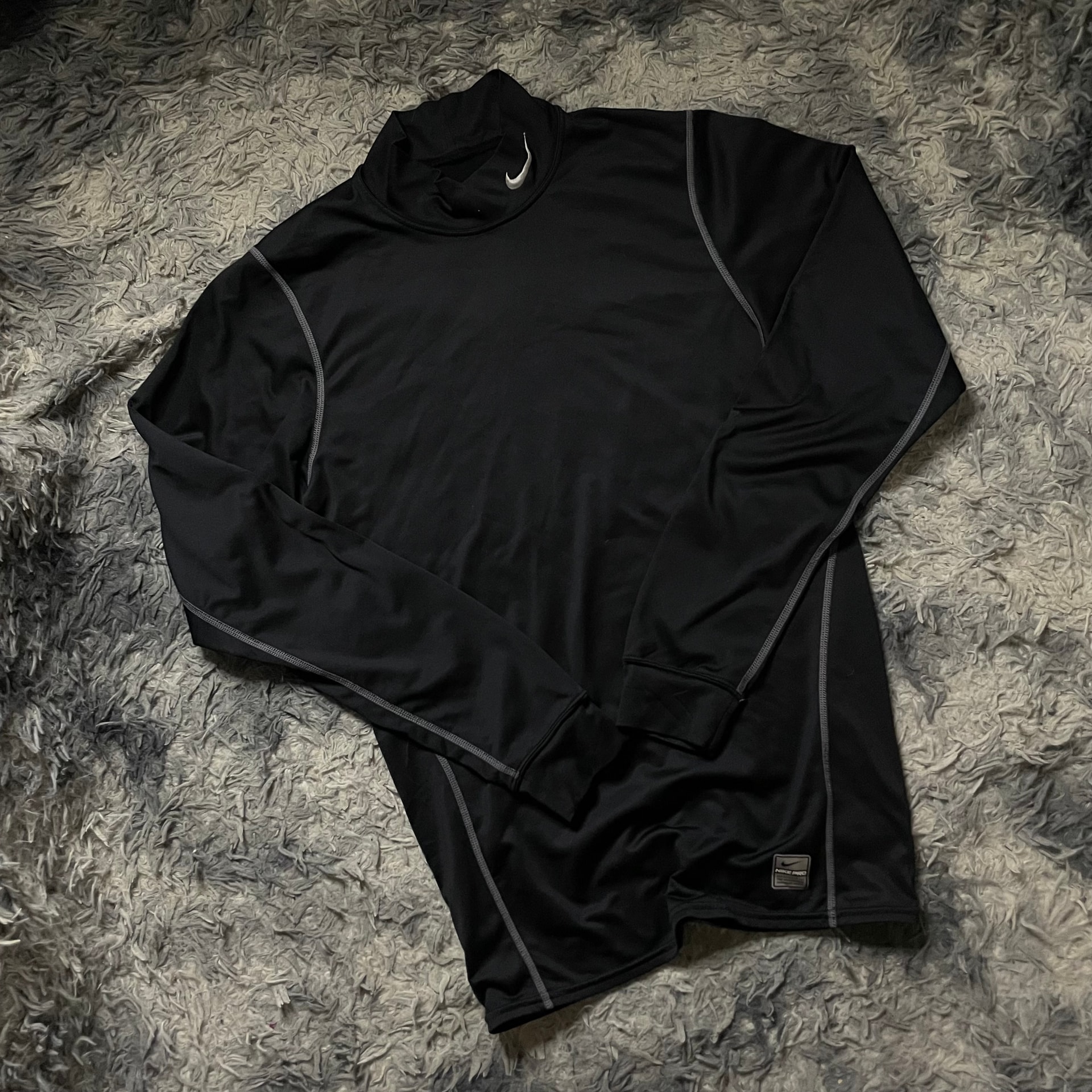 Polera Nike compresión negra 