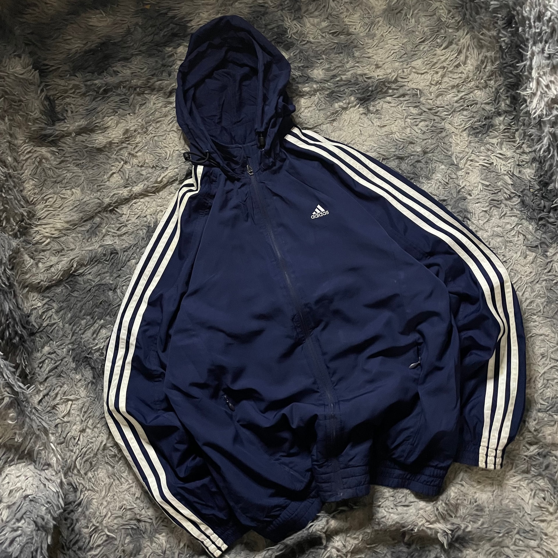 Cortavientos Adidas con gorro