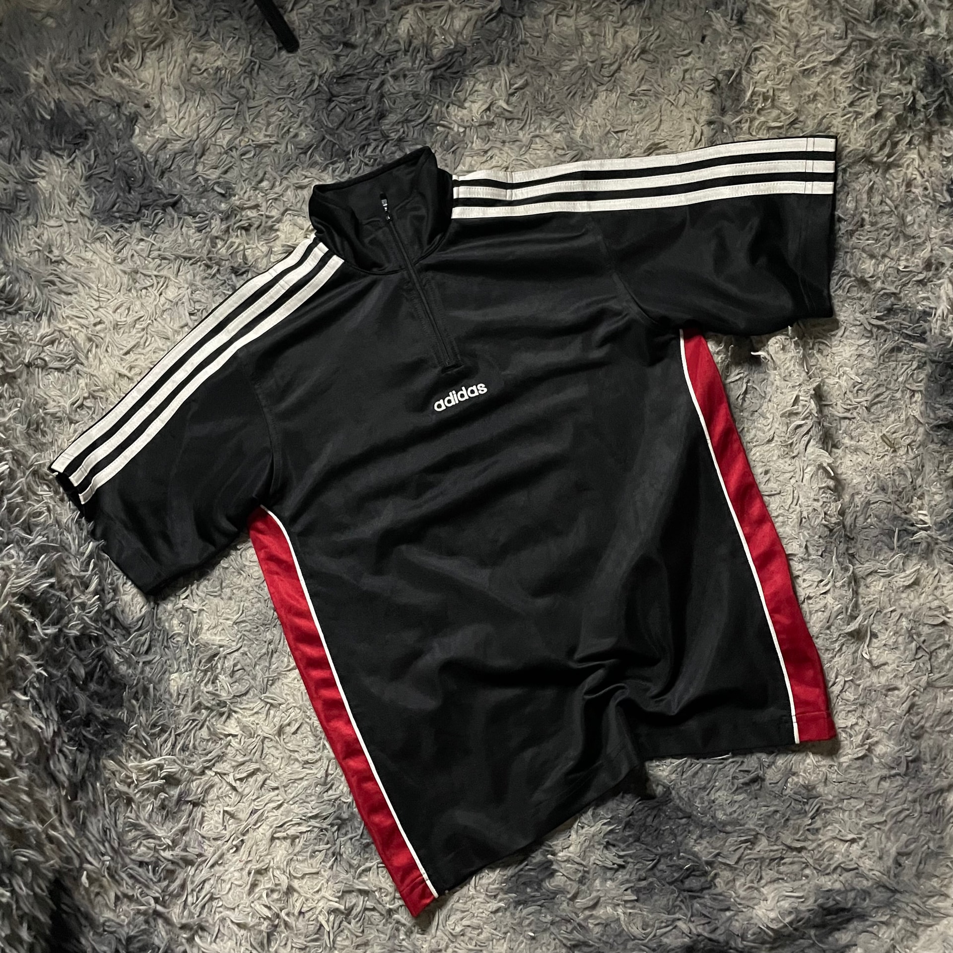 Polera Adidas deportiva 
