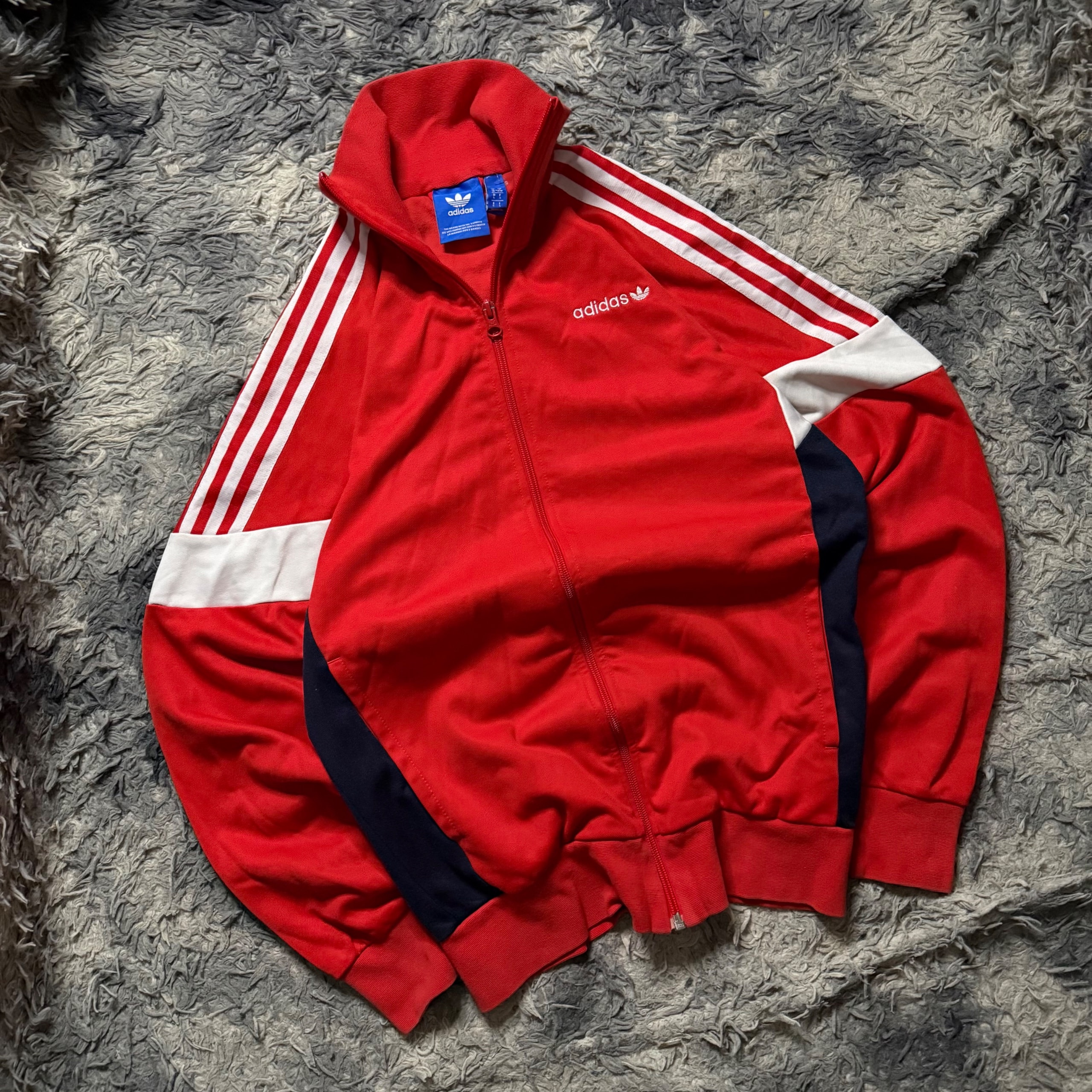 Full zip Adi fuerte 